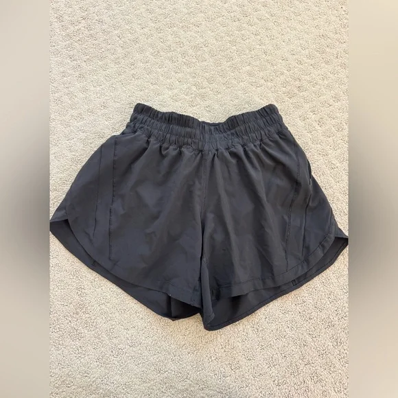 Lululemon shorts size 8 - Picture 2 of 4